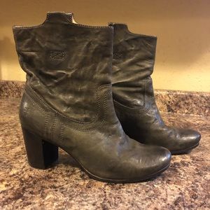 Frye boots. Size 9.5 dark olive green color